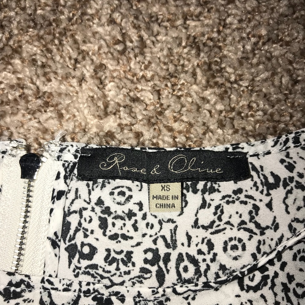 patterned top - Picture 3 of 3